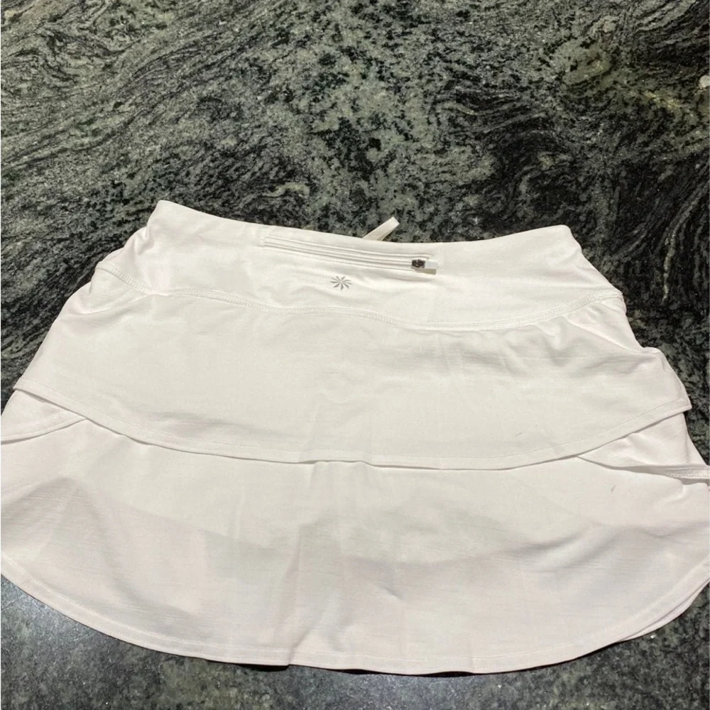 Athleta swagger skirt size small
A couple marks, not noticeable, see pics - Picture 4 of 7